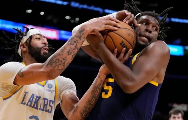 完美对战平台官网-犯规过多 痴迷三分 再犯老毛病的勇士真的麻烦了